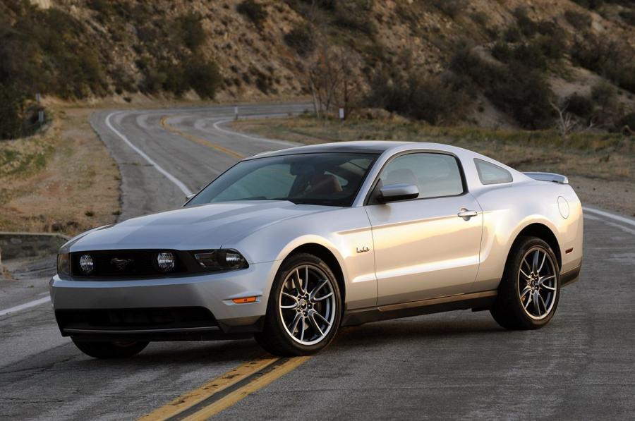  Ford Mustang GT 2011 года  (фото 3 из 90)